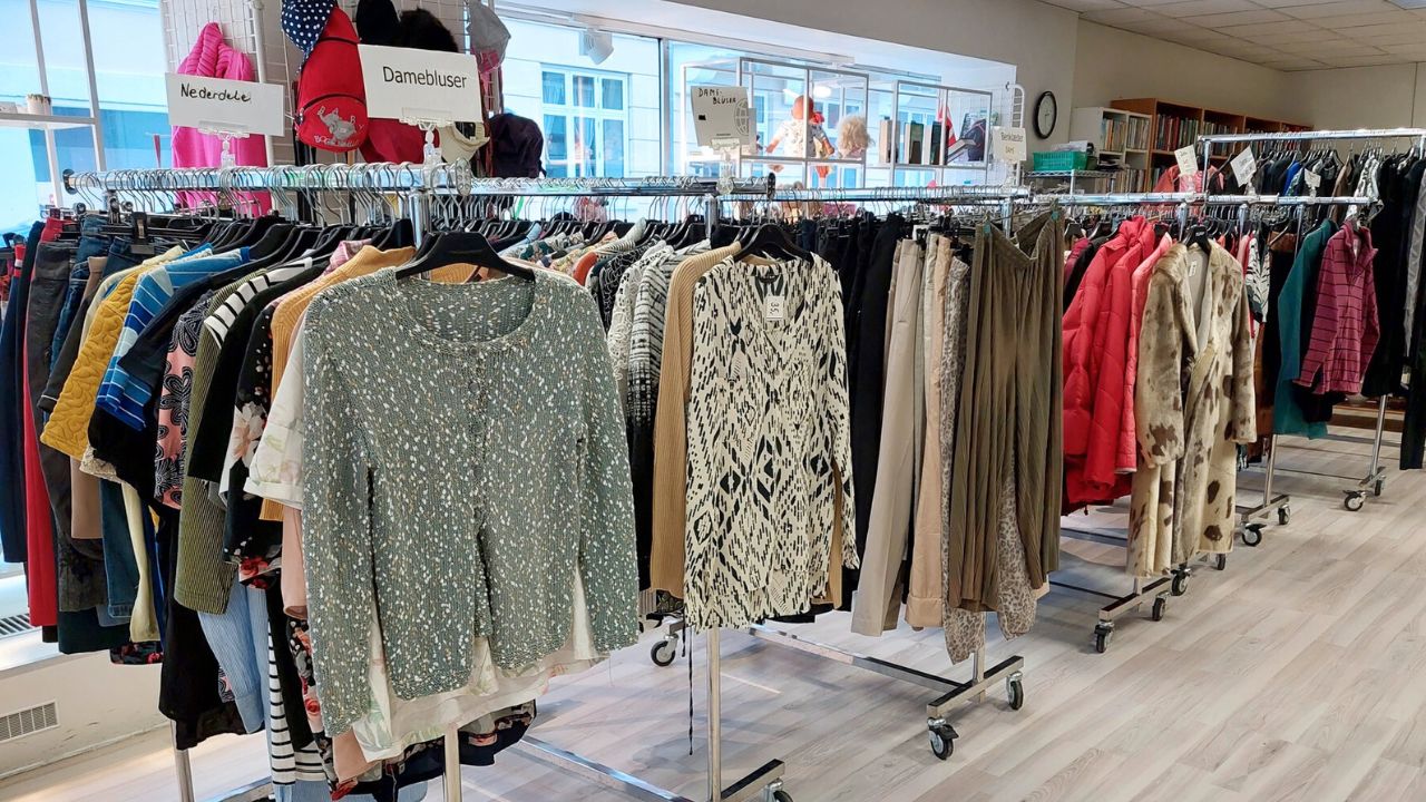 genbrugsbutik nykøbing f tøjafdeling