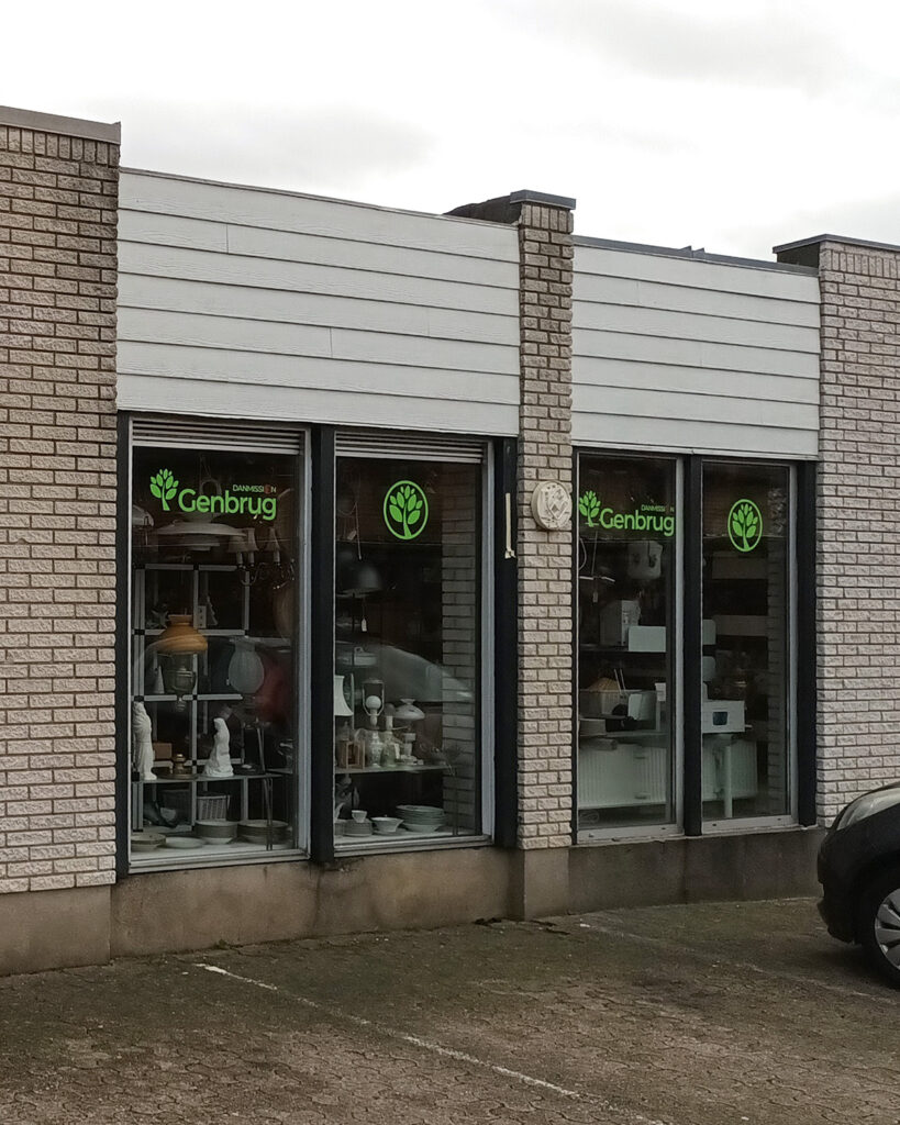 Besøg Danmission Genbrug Herning. Genbrugsbutik.