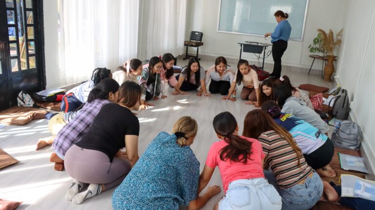 Traumeheling for kvinder i Cambodja