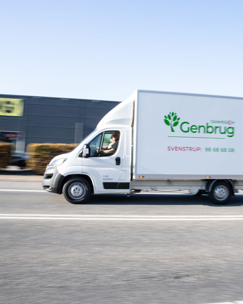 Danmission Genbrug afhenter møbler