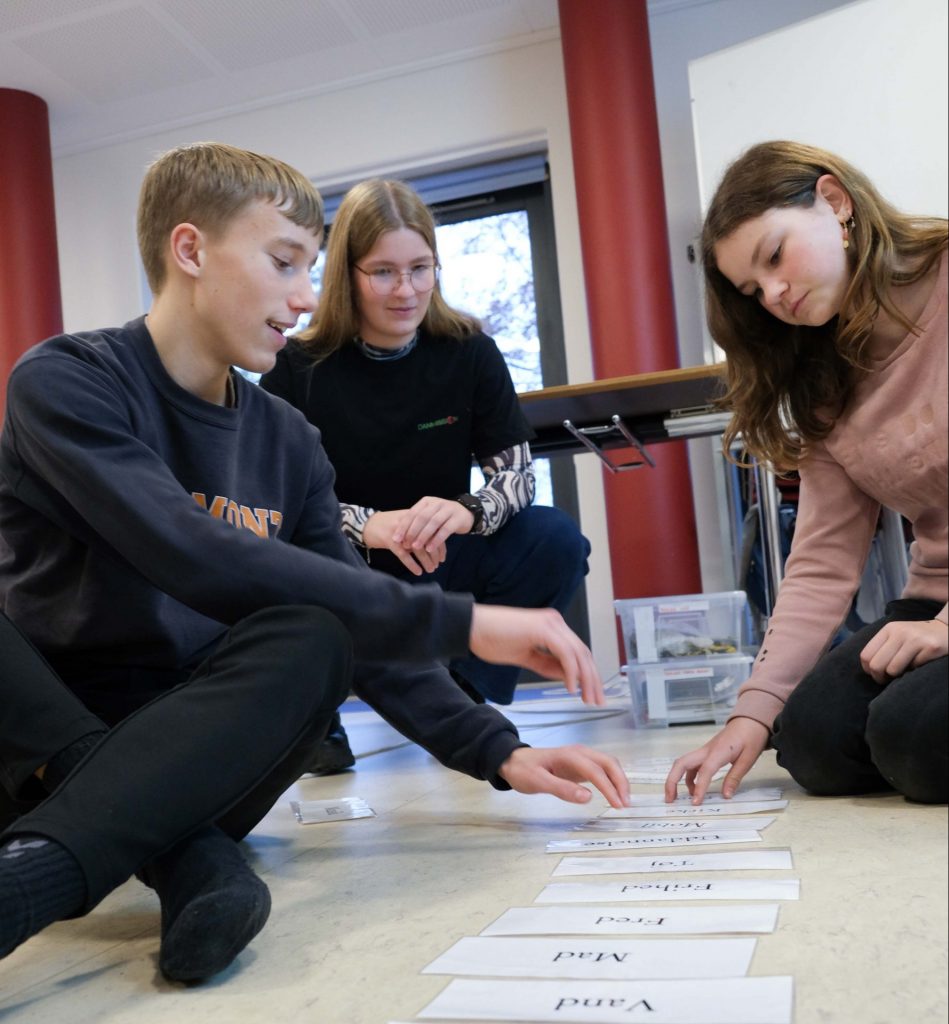 Danmissions Globale Fortællere holder workshop for konfirmander.